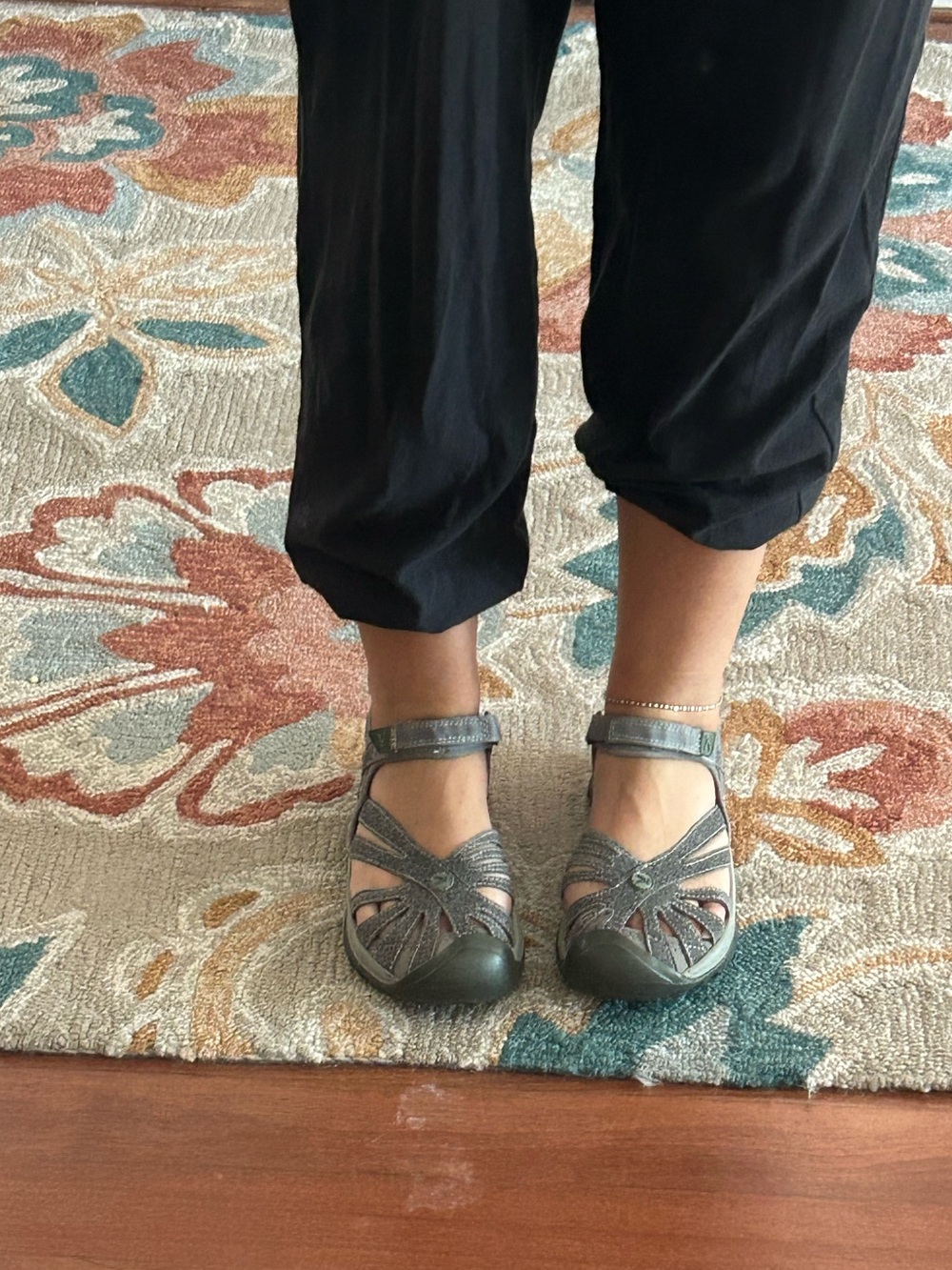 KEEN Rose Sandals Women’s Size 10 Grey Outdoor Hiking Water Shoes Comfort - Picture 14 of 14